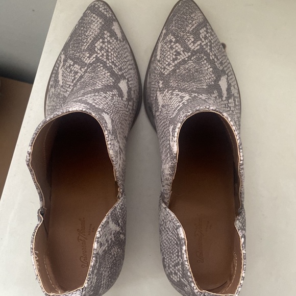 Snakeskin Boots 8.5 - Picture 3 of 6